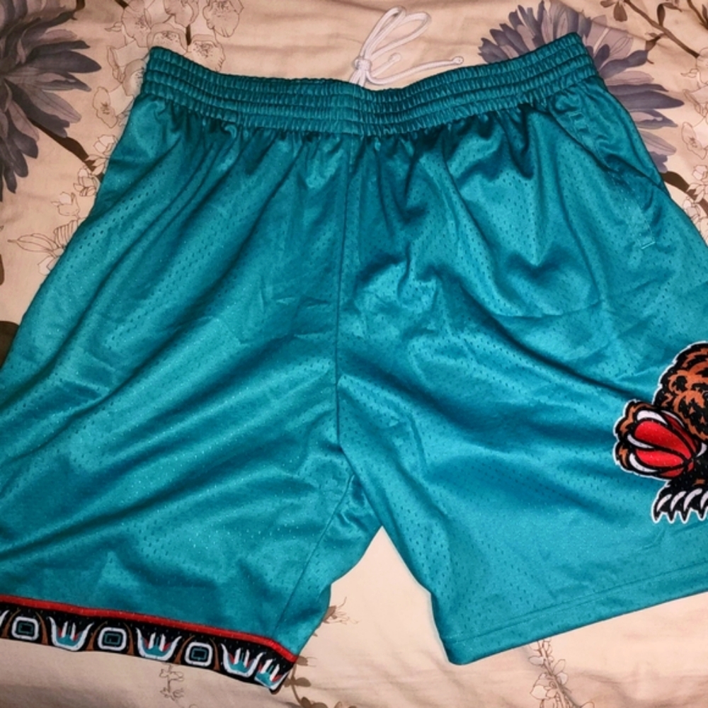 Mitchell & Ness Vancouver Grizzlies Swingman Collection Mesh Shorts XXL